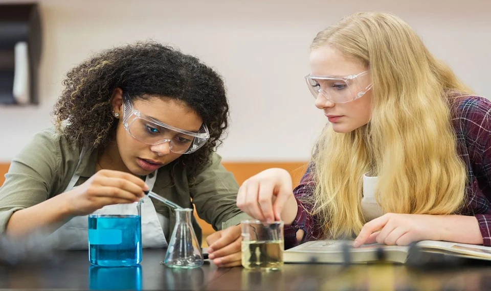 helping-your-child-build-confidence-in-stem-subjects.jpg