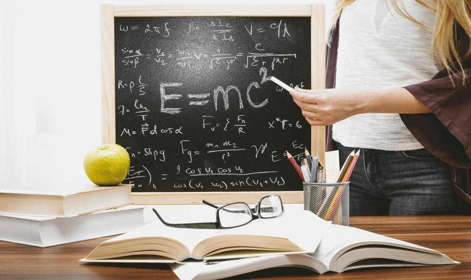 Top-physics-tutor-in-Kingston-upon-Thames-Achieve-Better-Grades-Fast.jpg